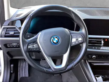 BMW 320e Touring Aut. Advantage