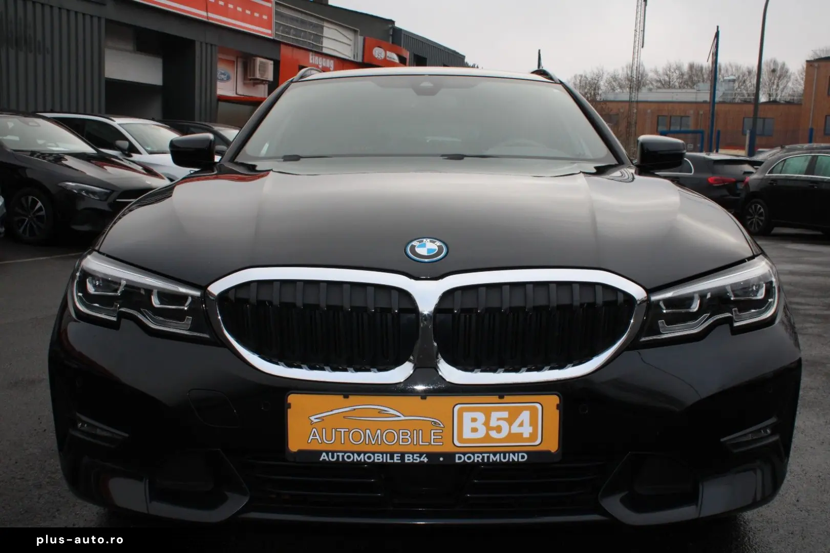 BMW 3 Touring 330 e Sport Line M P NAVI KAM 1 HAND