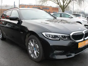 BMW 3 Touring 330 e Sport Line M P NAVI KAM 1 HAND