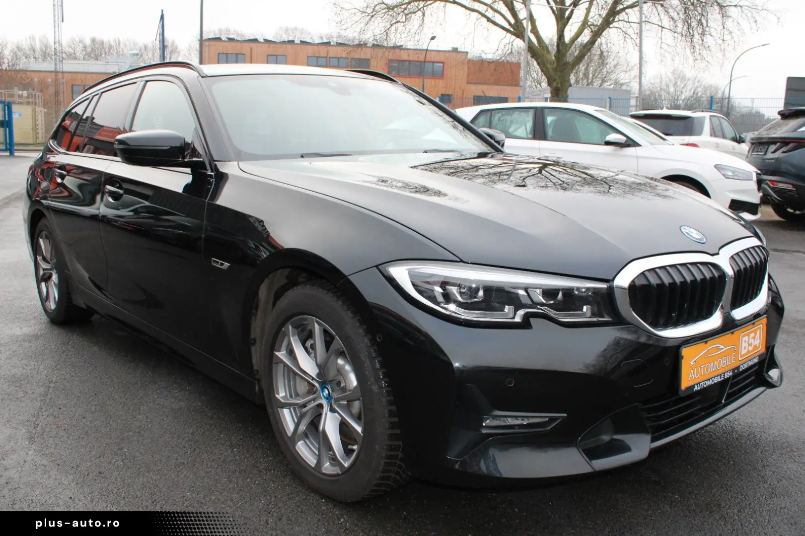 BMW 3 Touring 330 e Sport Line M P NAVI KAM 1 HAND