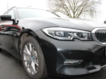 BMW 3 Touring 330 e Sport Line M P NAVI KAM 1 HAND