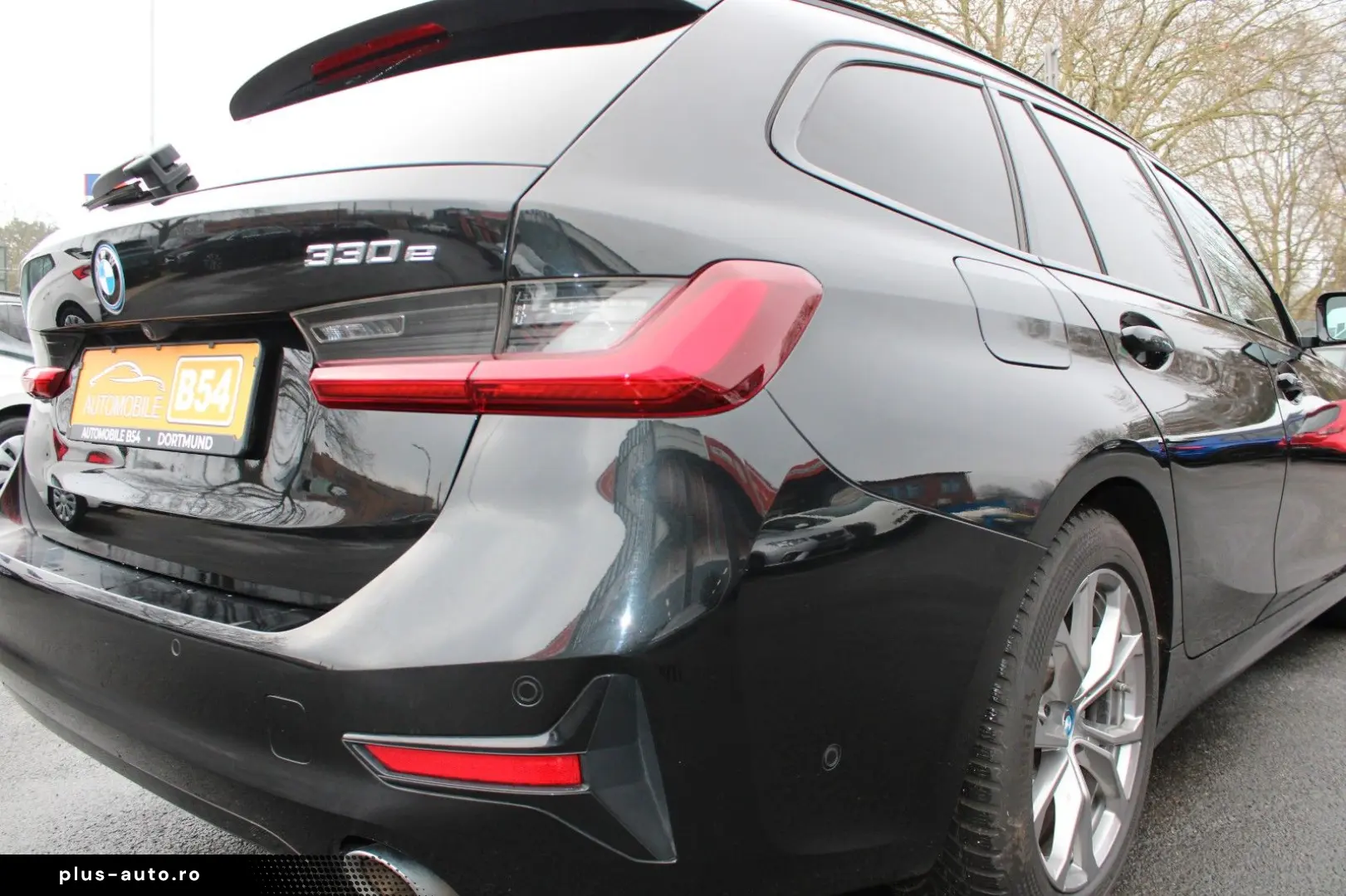 BMW 3 Touring 330 e Sport Line M P NAVI KAM 1 HAND