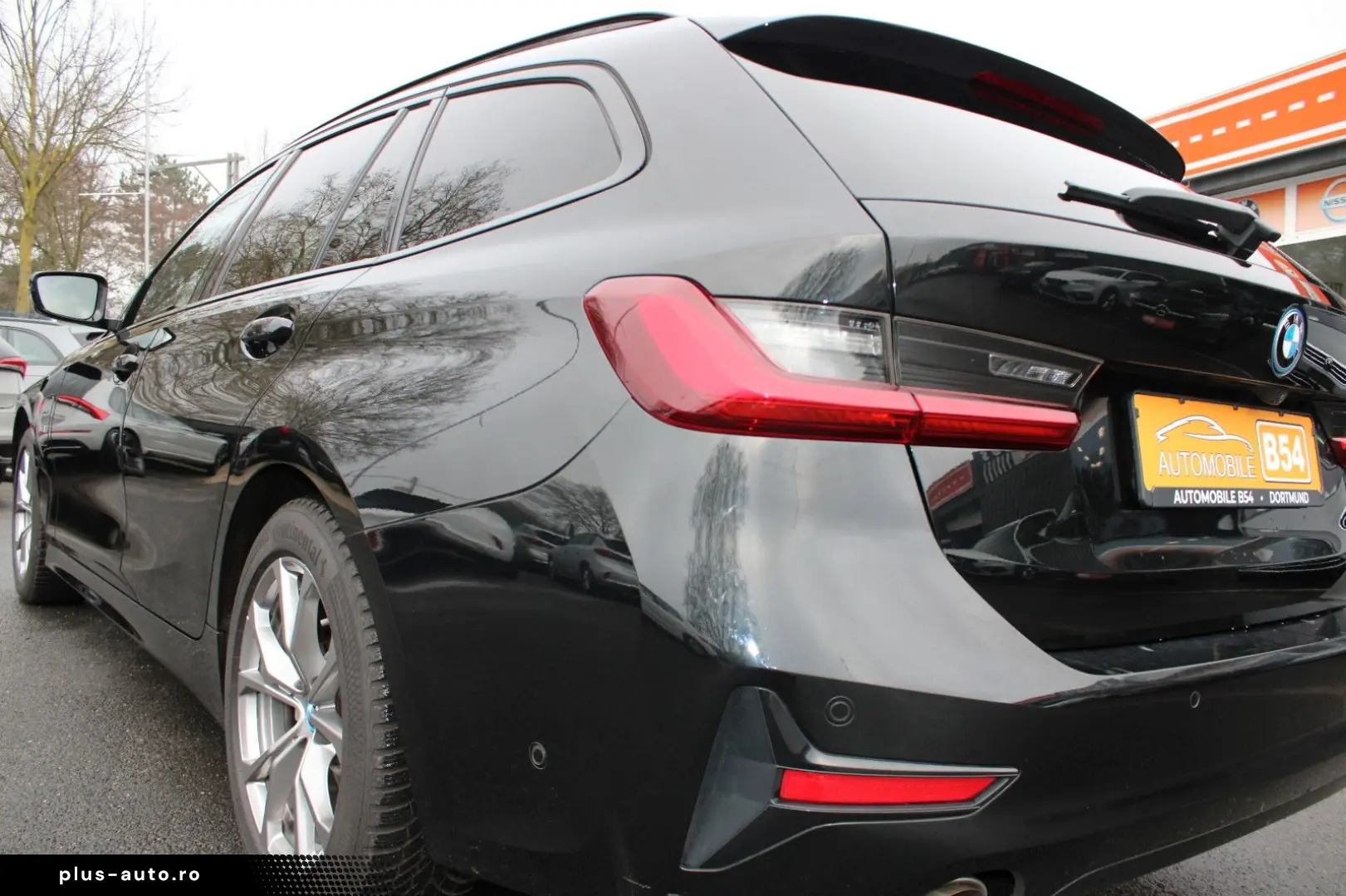 BMW 3 Touring 330 e Sport Line M P NAVI KAM 1 HAND