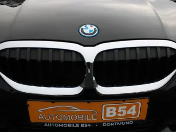 BMW 3 Touring 330 e Sport Line M P NAVI KAM 1 HAND