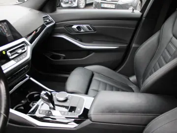 BMW 3 Touring 330 e Sport Line M P NAVI KAM 1 HAND