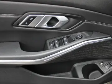 BMW 3 Touring 330 e Sport Line M P NAVI KAM 1 HAND