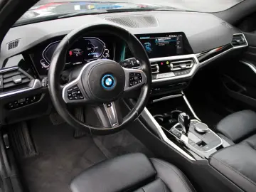 BMW 3 Touring 330 e Sport Line M P NAVI KAM 1 HAND