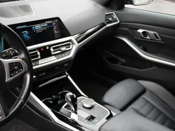 BMW 3 Touring 330 e Sport Line M P NAVI KAM 1 HAND