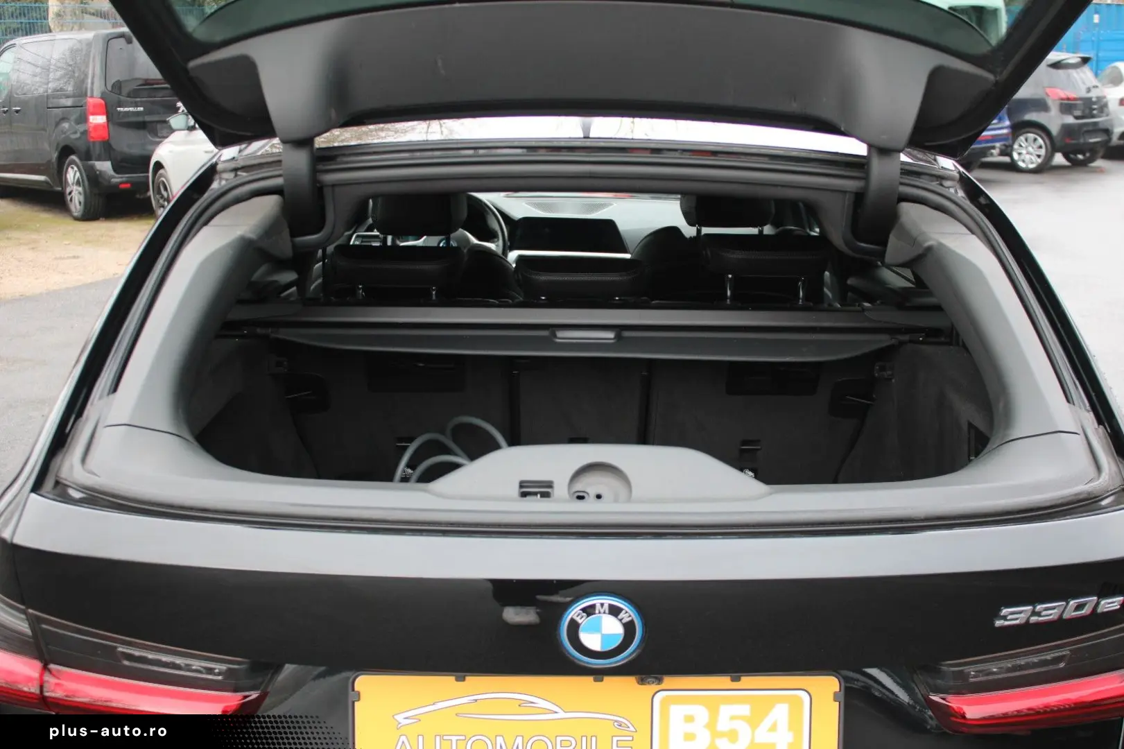 BMW 3 Touring 330 e Sport Line M P NAVI KAM 1 HAND