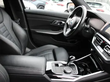 BMW 3 Touring 330 e Sport Line M P NAVI KAM 1 HAND