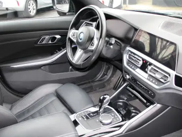 BMW 3 Touring 330 e Sport Line M P NAVI KAM 1 HAND