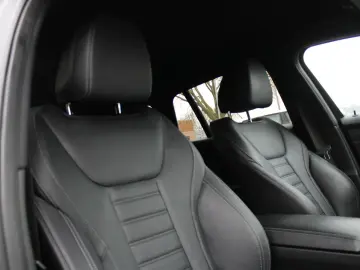 BMW 3 Touring 330 e Sport Line M P NAVI KAM 1 HAND