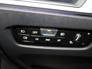 BMW 3 Touring 330 e Sport Line M P NAVI KAM 1 HAND