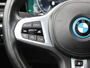 BMW 3 Touring 330 e Sport Line M P NAVI KAM 1 HAND