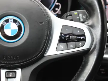 BMW 3 Touring 330 e Sport Line M P NAVI KAM 1 HAND