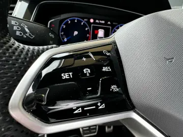 VW Tiguan 2.0 TSI R-Line 4Mot. #AHK #Matrix #Kamera