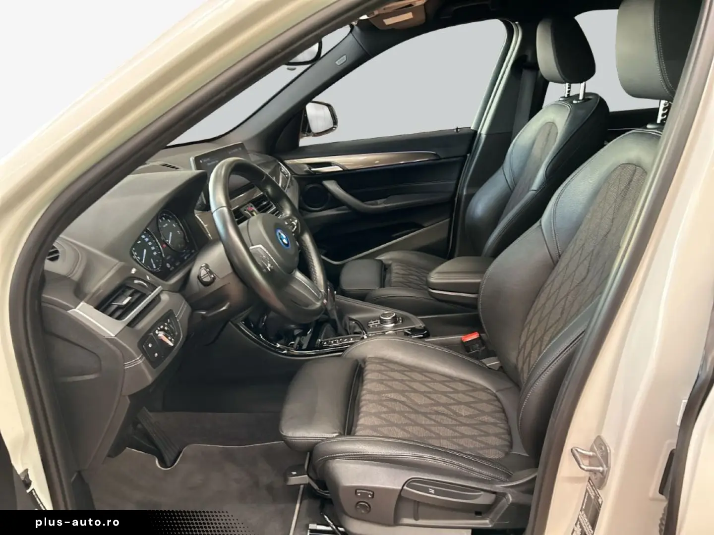 BMW X1 xDrive25e xLine  SHZ  PDC  LED