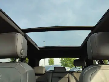 VW Tiguan 2.0 TDI 4M DSG R-Line LEDER NAV SH LED