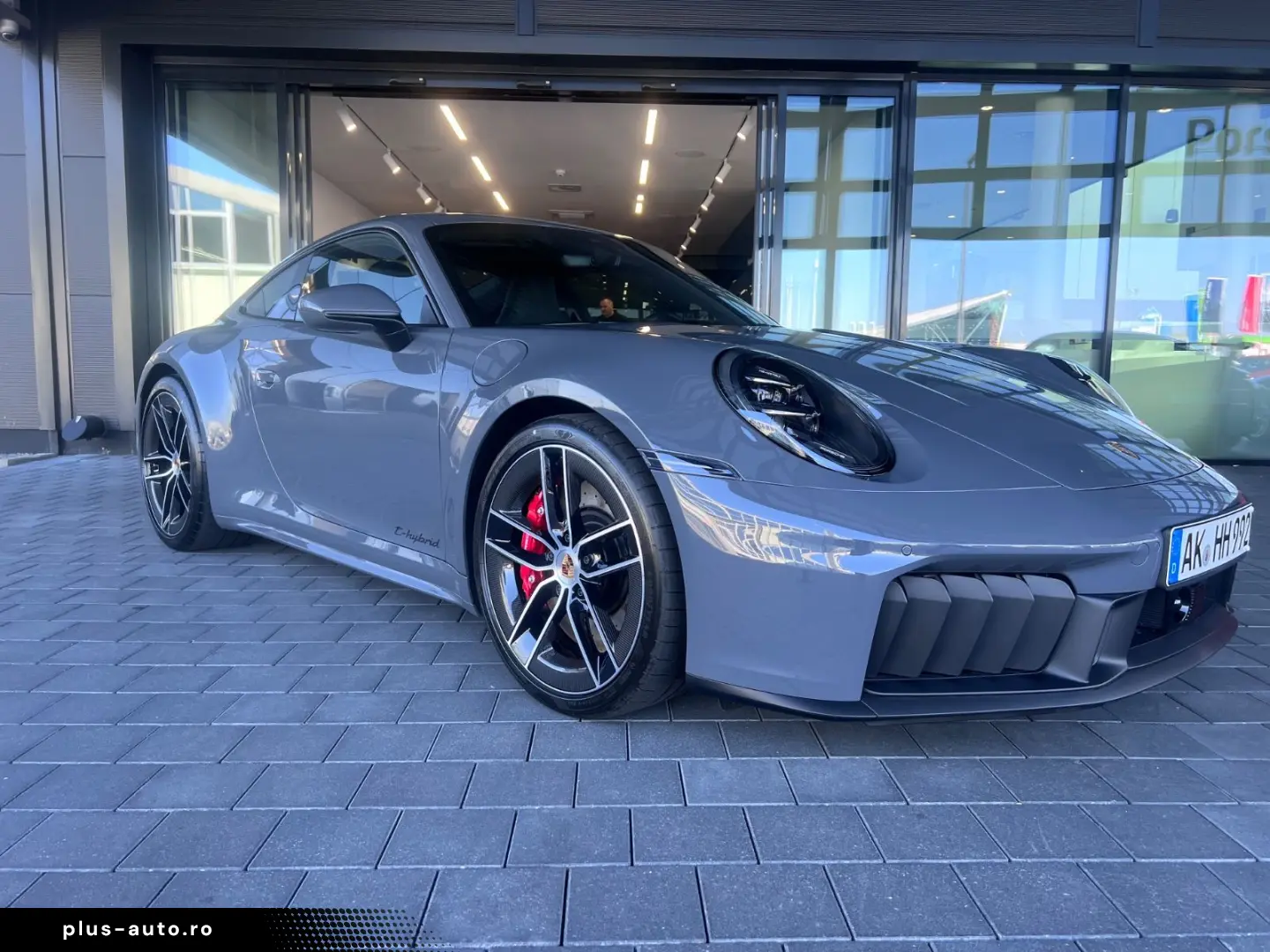 PORSCHE 992.2 T-Hybrid Top Ausstattung  5 Loch Felgen.