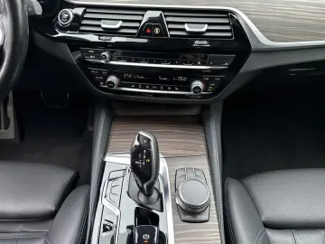 BMW 530e Touring xDrive M-Sport NAV LED AHK HEAD-UP