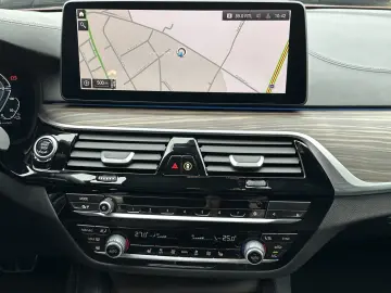 BMW 530e Touring xDrive M-Sport NAV LED AHK HEAD-UP