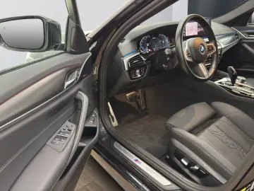 BMW 530e Touring [M Sport  LC Prof  Laser  HUD  RFK]