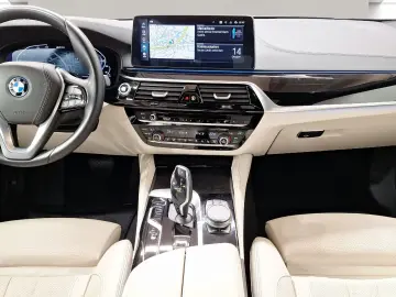 BMW 530e xDrive Touring AHK Harman K Head-Up Laser