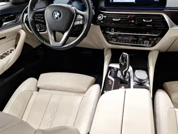 BMW 530e xDrive Touring AHK Harman K Head-Up Laser