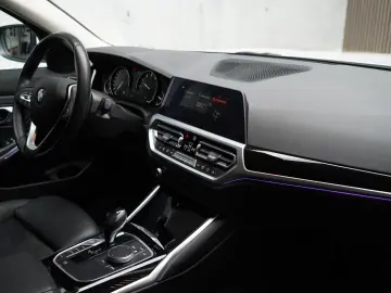 BMW 320i xDrive Advantage   LED   Navi   Hifi   Shz