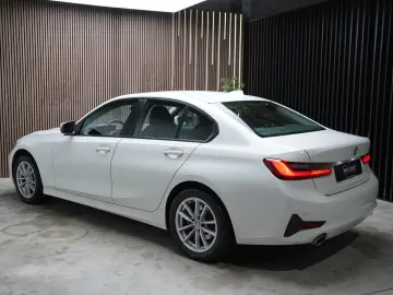 BMW 320i xDrive Advantage   LED   Navi   Hifi   Shz