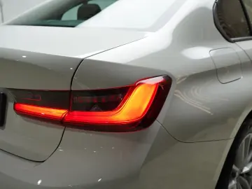 BMW 320i xDrive Advantage   LED   Navi   Hifi   Shz