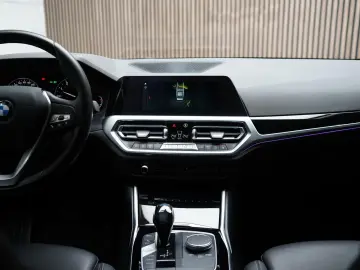 BMW 320i xDrive Advantage   LED   Navi   Hifi   Shz
