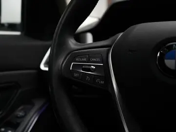 BMW 320i xDrive Advantage   LED   Navi   Hifi   Shz