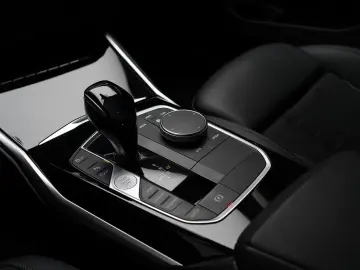 BMW 320i xDrive Advantage   LED   Navi   Hifi   Shz