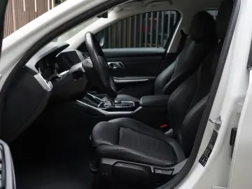 BMW 320i xDrive Advantage   LED   Navi   Hifi   Shz