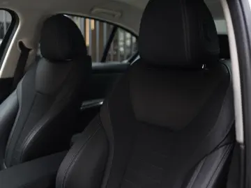 BMW 320i xDrive Advantage   LED   Navi   Hifi   Shz