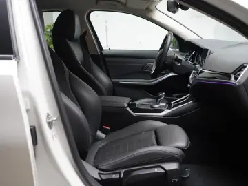 BMW 320i xDrive Advantage   LED   Navi   Hifi   Shz