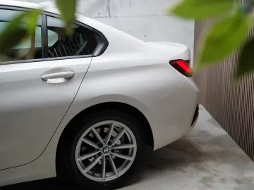 BMW 320i xDrive Advantage   LED   Navi   Hifi   Shz