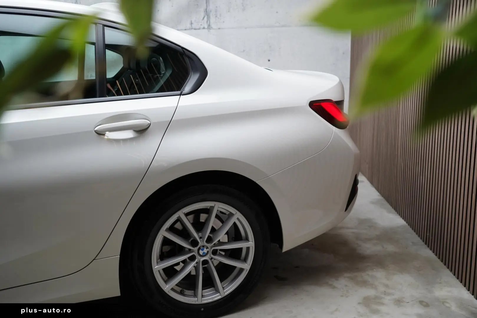 BMW 320i xDrive Advantage   LED   Navi   Hifi   Shz