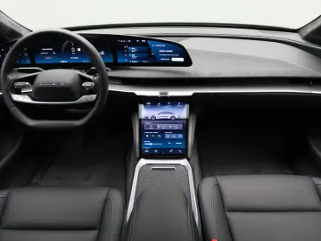 LUCID Air Pure AWD