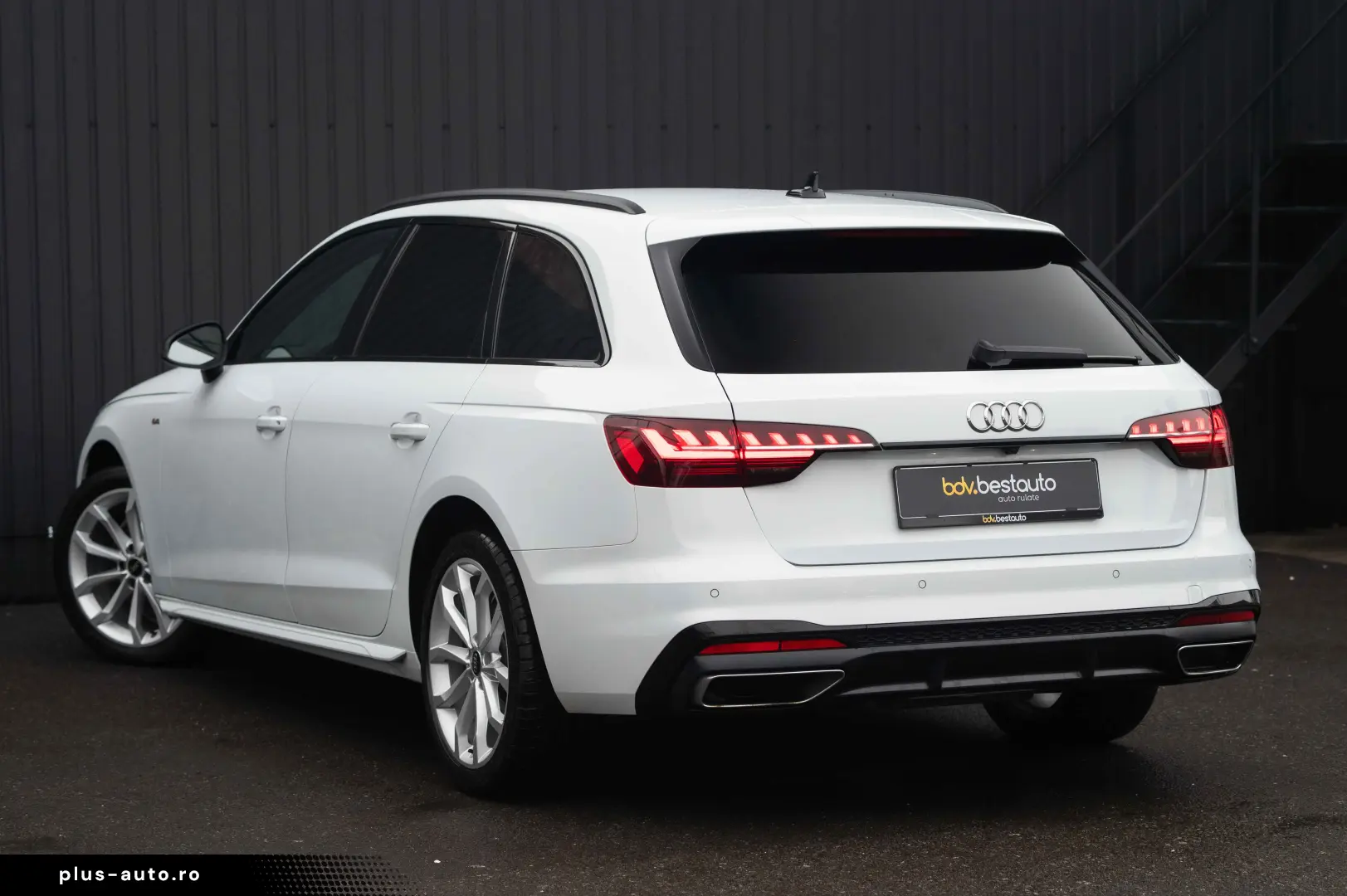 Audi A4 Avant 30 TDI S tronic S line