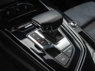 Audi A4 Avant 30 TDI S tronic S line