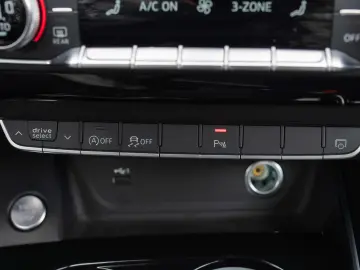 Audi A4 Avant 30 TDI S tronic S line