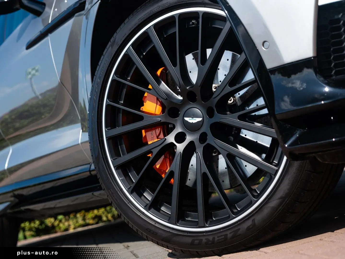 ASTON MARTIN DBX 4.0 V8 707   Volleder   Carbon   Neuwertig