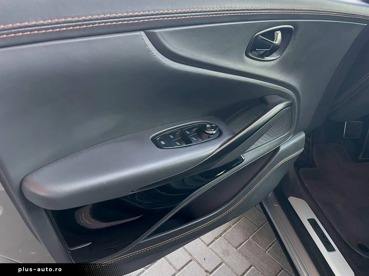 ASTON MARTIN DBX 4.0 V8 707   Volleder   Carbon   Neuwertig