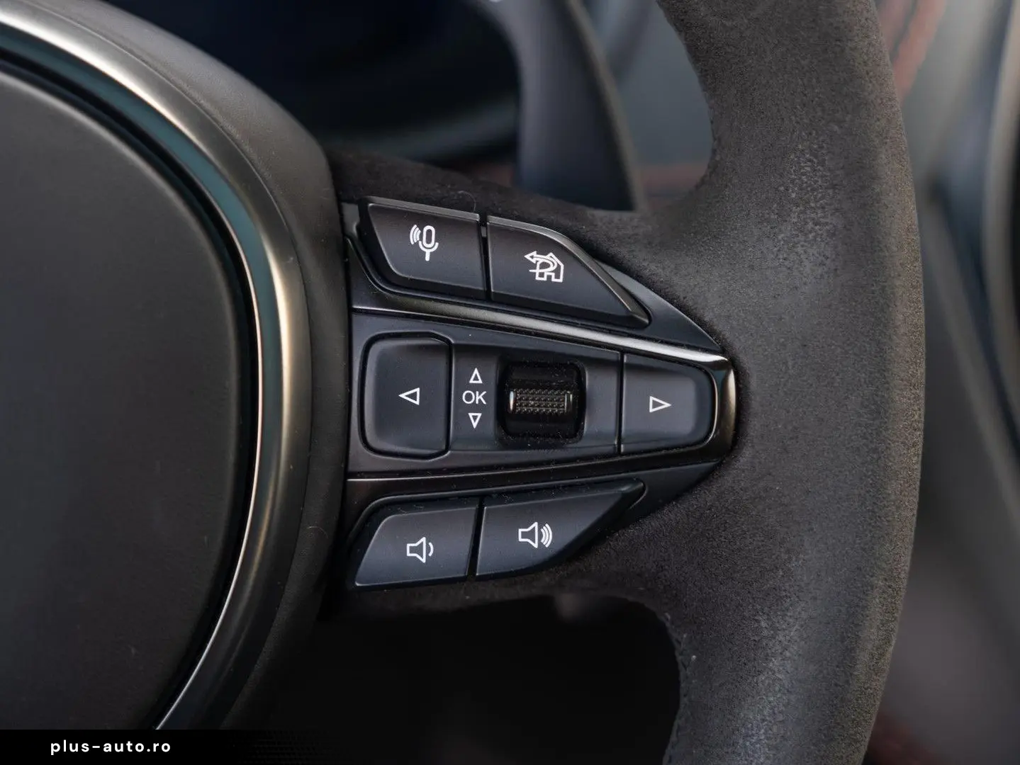 ASTON MARTIN DBX 4.0 V8 707   Volleder   Carbon   Neuwertig