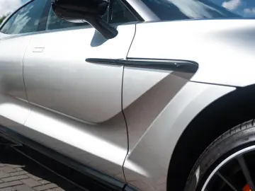 ASTON MARTIN DBX 4.0 V8 707   Volleder   Carbon   Neuwertig