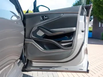 ASTON MARTIN DBX 4.0 V8 707   Volleder   Carbon   Neuwertig