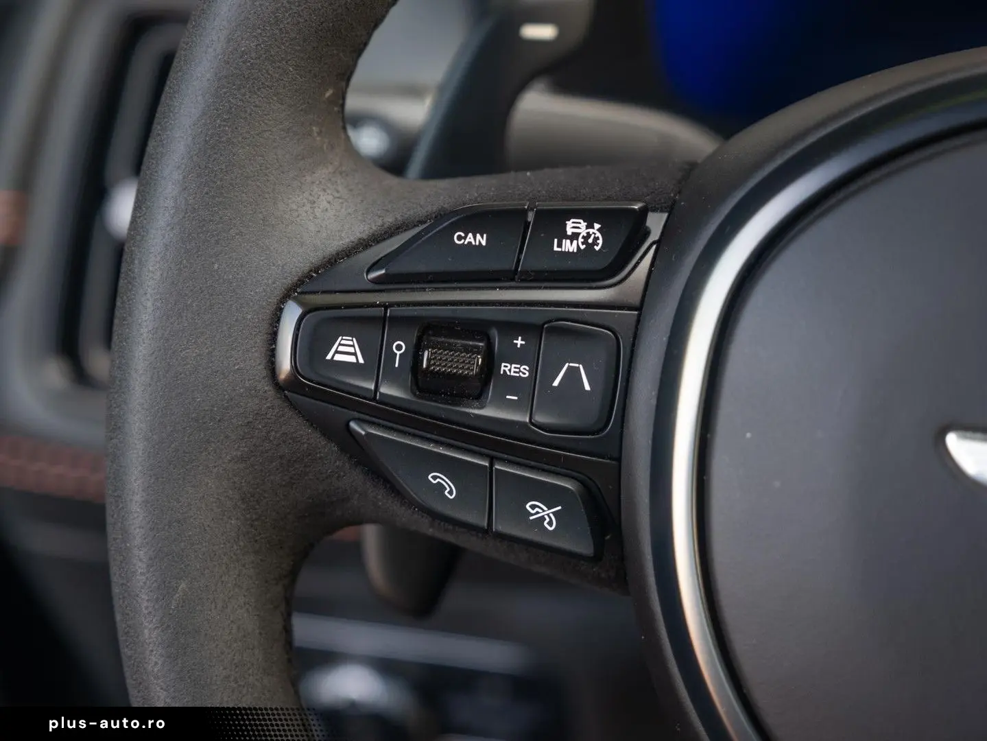 ASTON MARTIN DBX 4.0 V8 707   Volleder   Carbon   Neuwertig