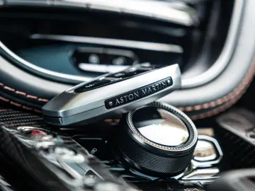 ASTON MARTIN DBX 4.0 V8 707   Volleder   Carbon   Neuwertig